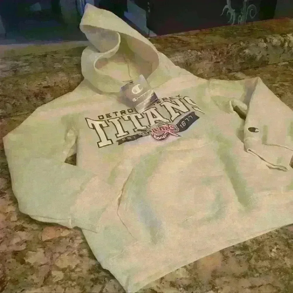 Detroit Mercy Titans boys hooded sweatshirt size 7/8.nwt